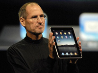 Steve visar upp iPad